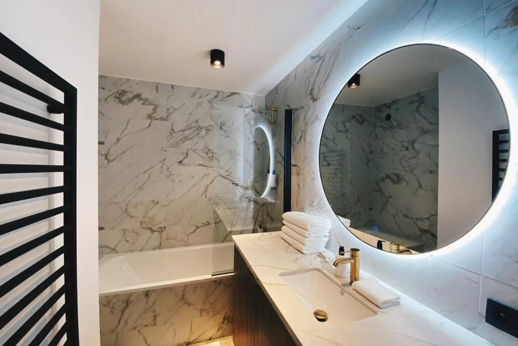 Wonderful Architect Designed Flat With Sea View *